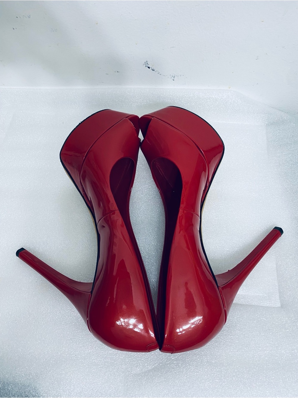 B Brian Atwood Patent Leather Heels.Made in Italy. Size 8.5